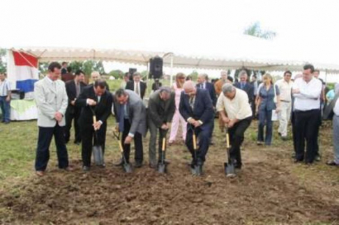 Palada simbólica para el inicio de obras del Palacio de Pilar, en el año 2006.