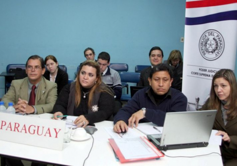 El Superintendente General, Rafael Monzón, la directora de Asuntos Internacionales de la Corte, doctora Mónica Paredes y el facilitador Alberto Ocampos, durante la videoconferencia