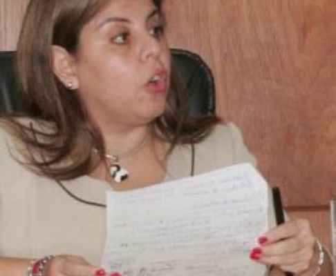 La jueza Sandra Farías, quien presidió el Tribunal de Sentencia que condenó a dos años y medio de prisión a un hombre que acuchilló a la actual pareja de su ex