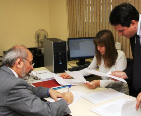 El magistrado Carlos Ortiz Barrios estuvo presente en el sorteo de las causas como representante de los Tribunales de Sentencia.