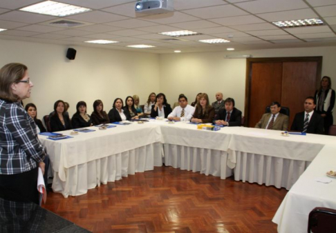 Ministra Alicia Pucheta durante el inicio de la capacitación  