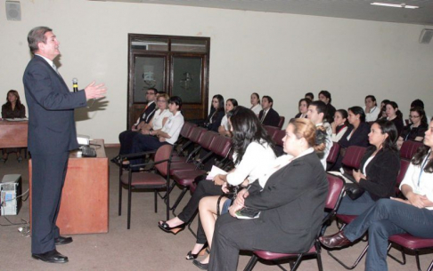 Momento en que estaban siendo capacitados los funcionarios