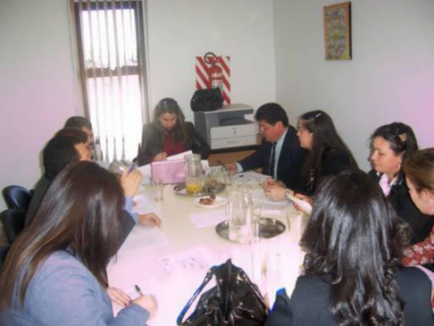 Jueces de Paz y representantes de la Oficina Técnica de Facilitadores Judiciales durante la reunión.