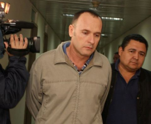 Momento en que el ganadero alemán Bernhard Harder Dyck se retiraba del juzgado de la magistrada Patricia González