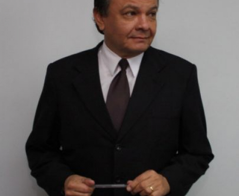El doctor Arnulfo Arias será uno de los disertantes que se presentará mañana en el Programa de Inducción.