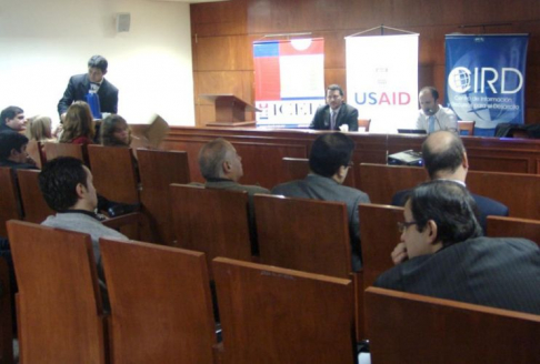 Juristas argentinos brindan charla sobre la función de control aduanero