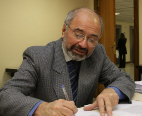El juez Carlos Ortiz Barrios estuvo presente en el sorteo de causa como representante de los Tribunales de Sentencia.