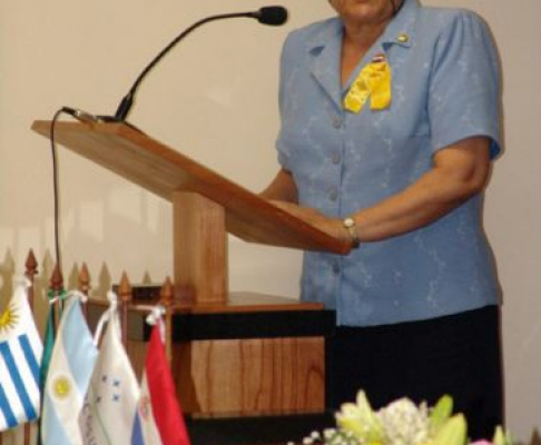 Doctora Noyme Yore, Defensora General.