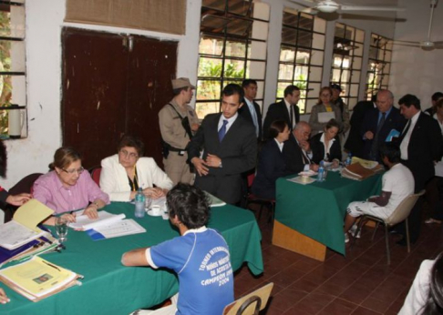 Los ministros de la máxima instancia judicial durante las entrevistas con los reclusos