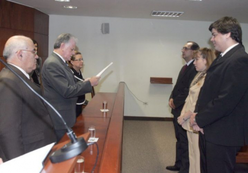 El juramento a los tres jueces estuvo a cargo del ministro Víctor Núñez