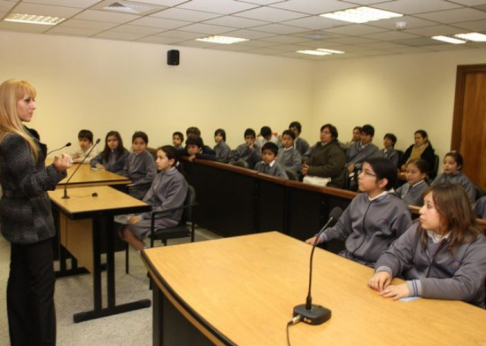 Alumnos del 4º al 9º grado del Colegio 