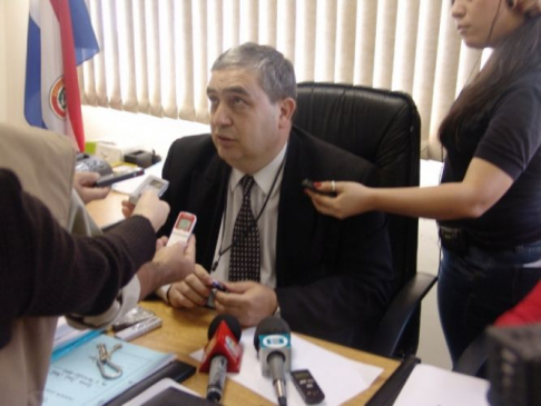 Magistrado denuncia que buscarán involucrarlo en situaciones irregulares