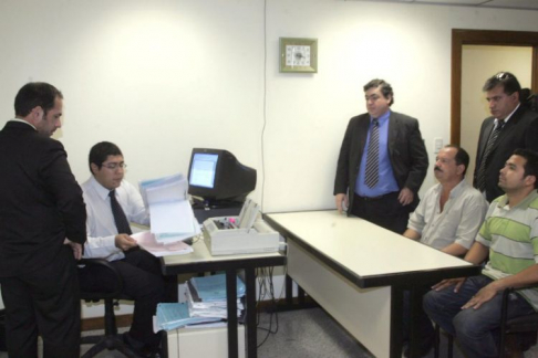 Los dos bolivianos durante la audiencia de imposición de medidas