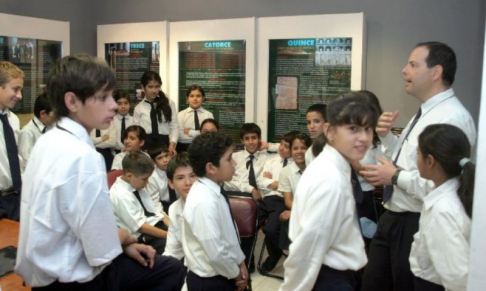El ministro Víctor Núñez con los representantes del FMI