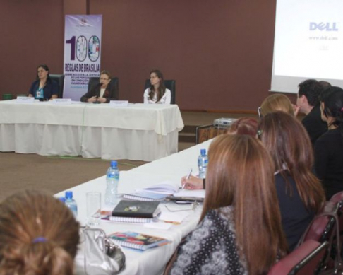 La ministra de la máxima instancia judicial, doctora Alicia Pucheta de Correa durante su intervención en el cierre de la jornada