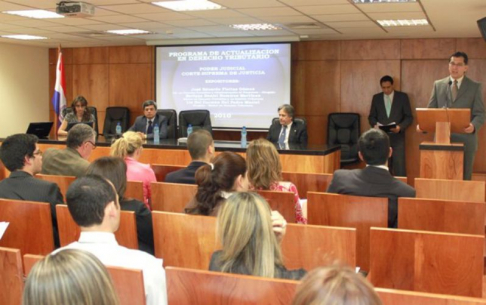El seminario de “Actualización en Derecho Tributario” se realiza a iniciativa del ministro de la máxima instancia judicial, doctor Miguel Oscar Bajac