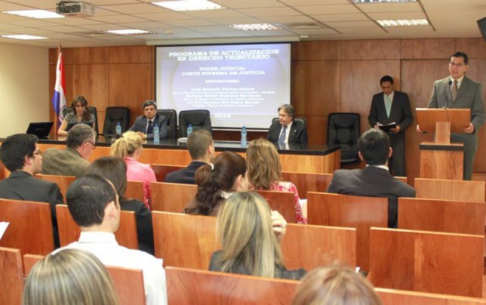 El seminario de “Actualización en Derecho Tributario” se realiza a iniciativa del ministro de la máxima instancia judicial, doctor Miguel Oscar Bajac