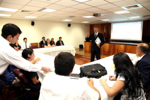 Reunión desarrollada en la fecha entre los Jefes y Asistentes encargados del control y seguimiento de la Contraloría Interna de las diferentes circunscripciones del país.