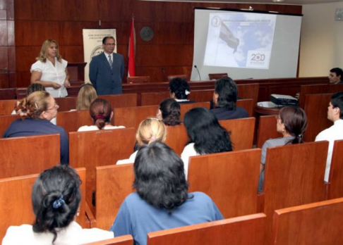 Durante la charla informativa sobre la Acordada 658