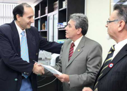 Durante la firma de convenio.