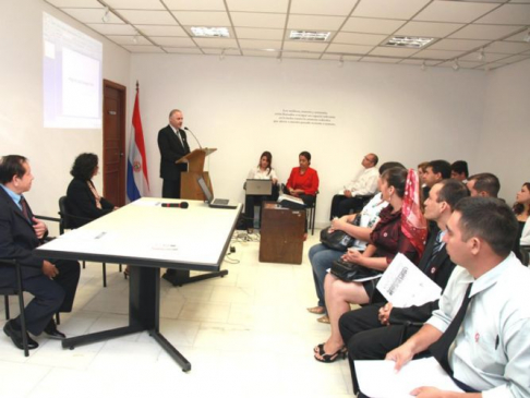 La apertura del seminario estuvo a cargo del presidente de la Corte Suprema, doctor Luis Maria Benitez Riera