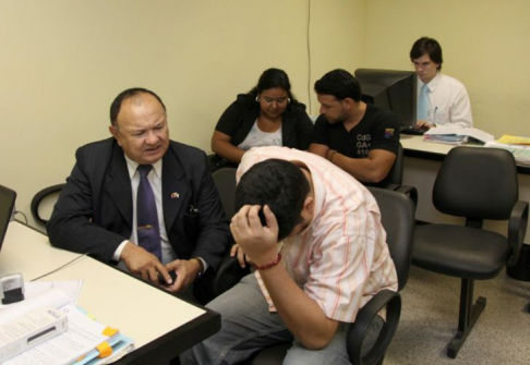 Los policías imputados antes de iniciarse la audiencia