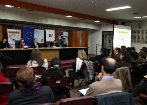 El acto de presentación se llevó a cabo en el Salón Auditorio del Palacio de Justicia de Asunción