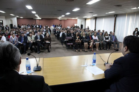 La apertura al curso de capacitación estuvo a cargo del abogado Mario Elizeche, director de la Dirección de Auditoría de Gestión