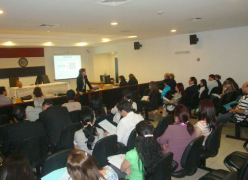 Momento en que capacitan a magistrados y funcionarios judiciales de Villarrica