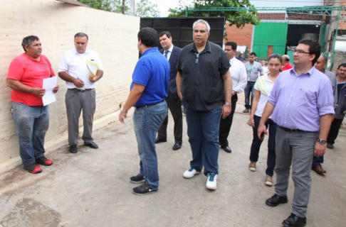 El director de Derecho Ambiental, Marcos Benítez, y el fiscal adjunto Jorge Sosa durante la intervención.
