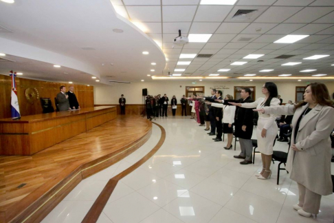 Autoridades judiciales tomaron juramento a jueces y fiscales.