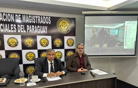 Ministro Ramírez Candia abordó la legalidad de la prueba en el proceso penal ante magistrados y abogados.