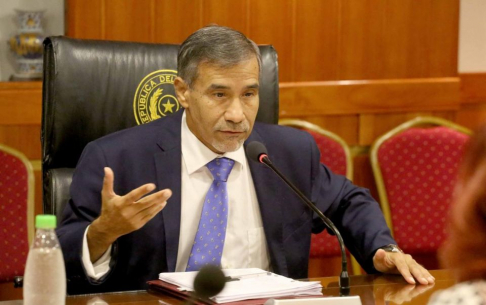 Ministro Ramírez Candia denunció pedido de dinero para acceder a juramento de abogados.