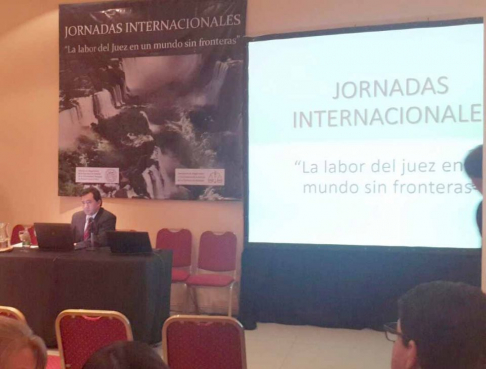 El Dr. Narciso Ferreira Riveros disertó sobre “La labor del juez en un mundo sin fronteras”.