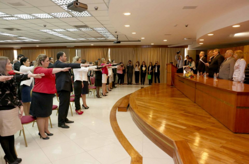 El juramento de jueces y fiscales se llevó a cabo en presencia de miembros de la Corte Suprema de Justicia.