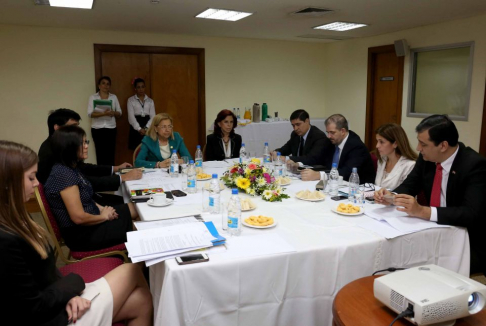 Momento de debate de las modificaciones planteadas durante la reunión