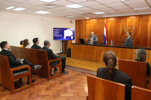 Jueces de la Capital participaron en un conversatorio técnico internacional sobre los desafíos de la justicia en la era digital, con el objetivo de intercambiar conocimientos y experiencias sobre la modernización del sistema judicial.