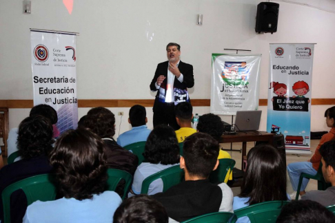 Brindaron concienciación a estudiantes de Lambaré sobre responsabilidad penal.