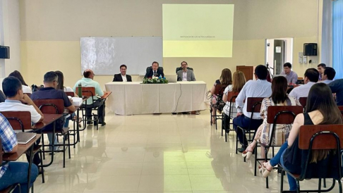 El ministro de la CSJ e integrante de la Sala Civil, doctor Alberto Martínez Simón, dio continuidad al Diplomado en Ciencias Jurídicas en la Circunscripción Judicial de Concepción.
