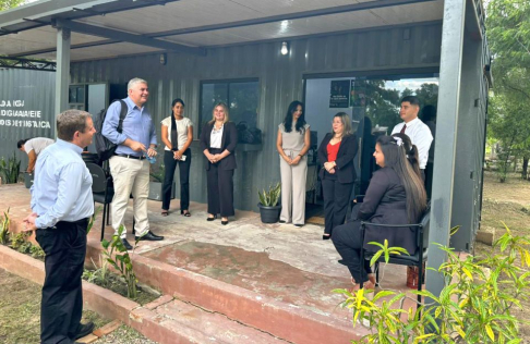 Ministro Martínez Simón verificó servicios judiciales en Carmelo Peralta y Puerto Casado.