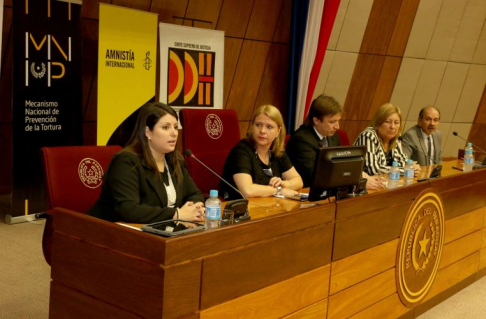 La doctora Julia Fernández, en representación de la Dirección de Derechos Humanos de la Corte Suprema de Justicia.