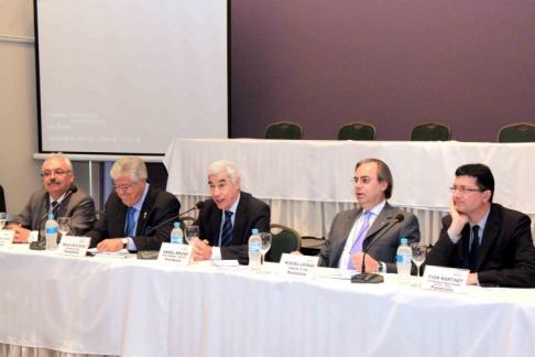 Panelistas que abordaron el tema “Desafíos de la abogacía para la integración y la colegiación obligatoria”.