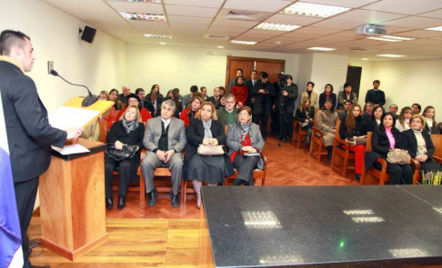 El coordinador general de Mediación, abogado Raúl Garay, realizando una reseña de las funciones de la oficina.