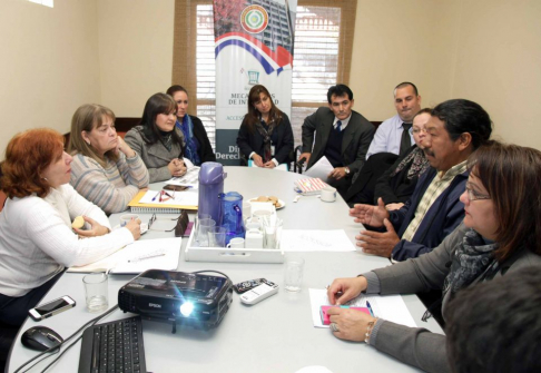 Representantes de las diferentes instituciones que analizaron las propuestas curriculares.