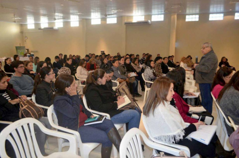 En Caazapá capacitan a jueces y funcionarios sobre Derecho de la Niñez y Adolescencia.
