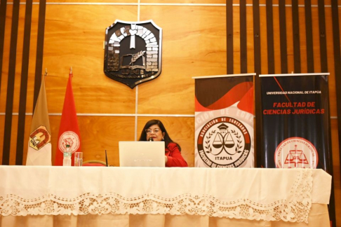 Ministra Carolina Llanes analizó el lawfare y sus riesgos para las instituciones judiciales.