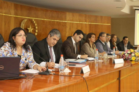 Las autoridades judiciales explicaron el proyecto de contratación del seguro médico.