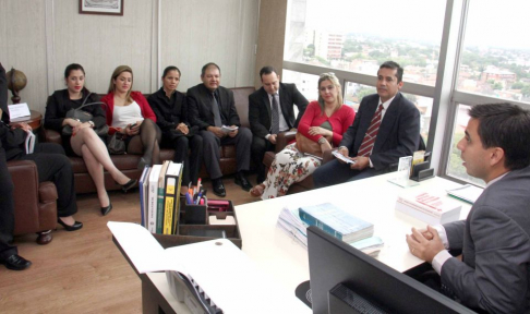 El juez Jorge Rafael Barboza, durante la charla con los alumnos.