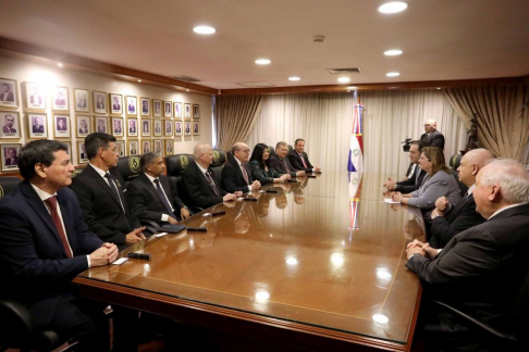 Autoridades judiciales reciben oficialmente a miembros de la Corte IDH.