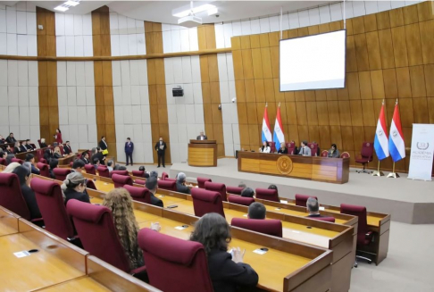 La ceremonia de clausura del trayecto formativo con énfasis en gestión administrativa y legislativa se llevó a cabo este jueves en el Congreso Nacional.